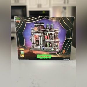 Spooky Town Collection Lemax- The Blood Bank- collector item